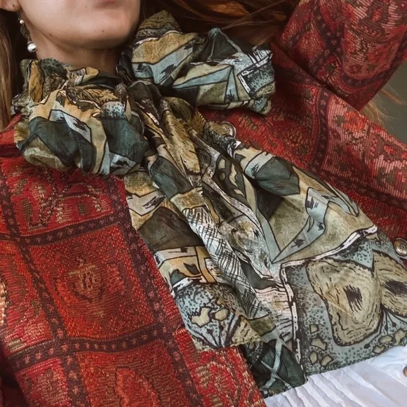 Green silk Scarf - Picture 1 of 8